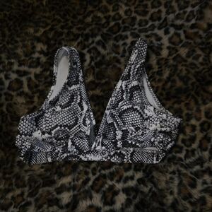 PrettyLittleThing Snakeskin Bikini Top - Black and White